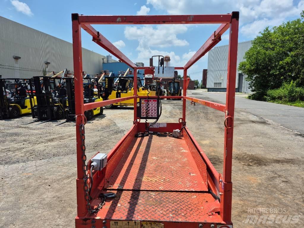 SkyJack SJ 3220 Ollós emelők