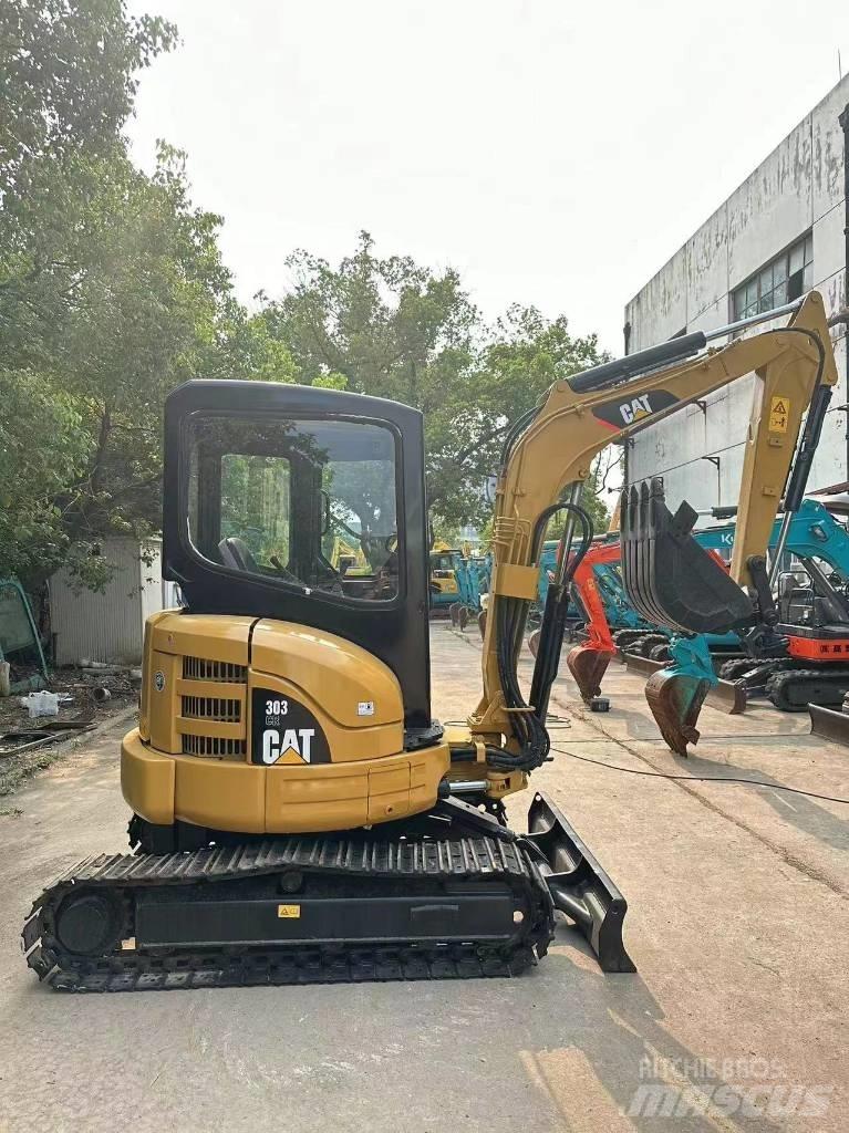 CAT 303 Lánctalpas kotrók
