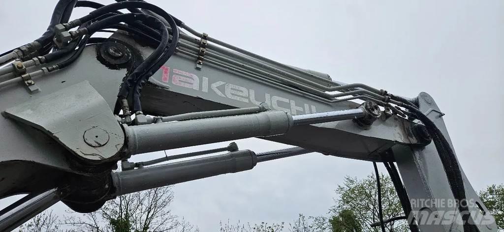 Takeuchi TB 175W Közepes (midi) kotrók 7 t - 12 t