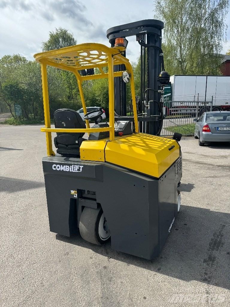 Combilift CBE3000 Tolóoszlopos négyutas targonca