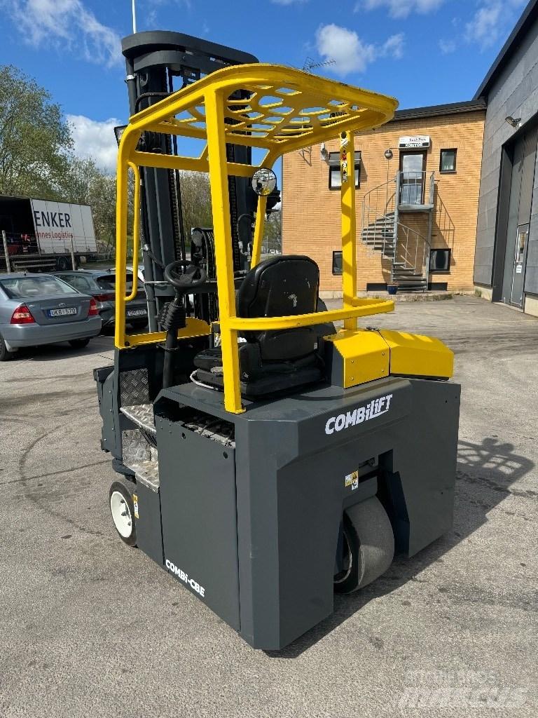 Combilift CBE3000 Tolóoszlopos négyutas targonca