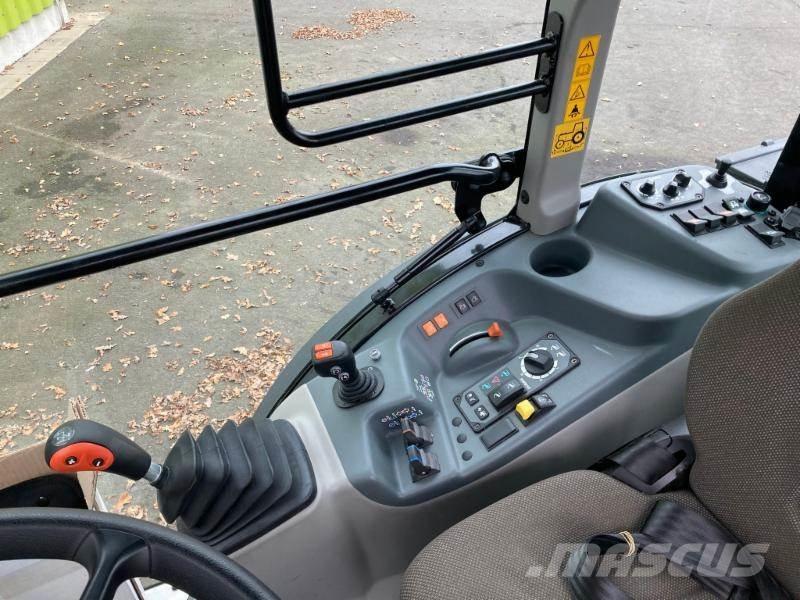CLAAS NEXOS 260 L Traktorok