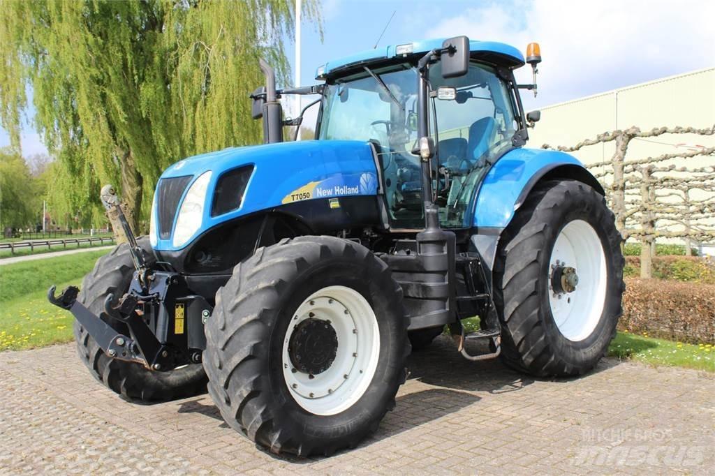 New Holland T7050 Traktorok