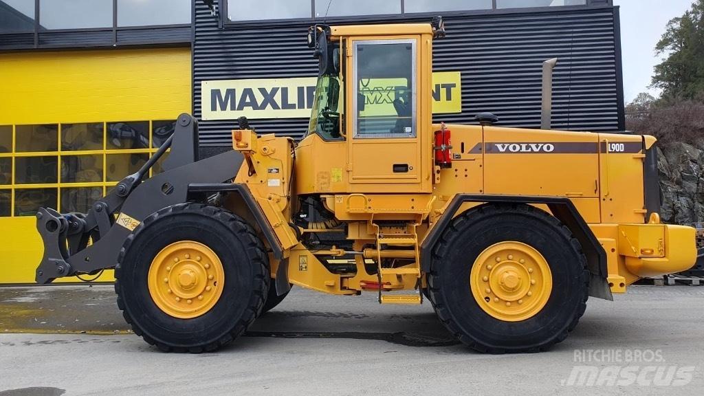 Volvo L 90 D Gumikerekes homlokrakodók