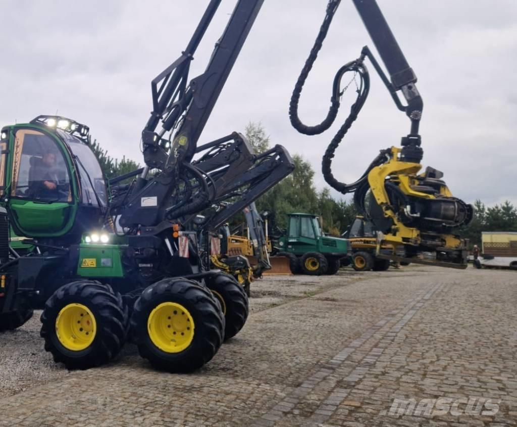 John Deere 1070 E Betakarítók