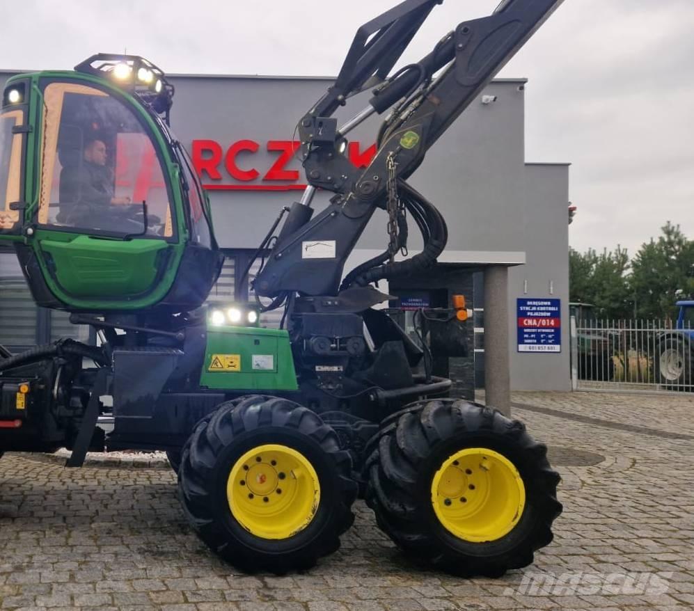 John Deere 1070 E Betakarítók