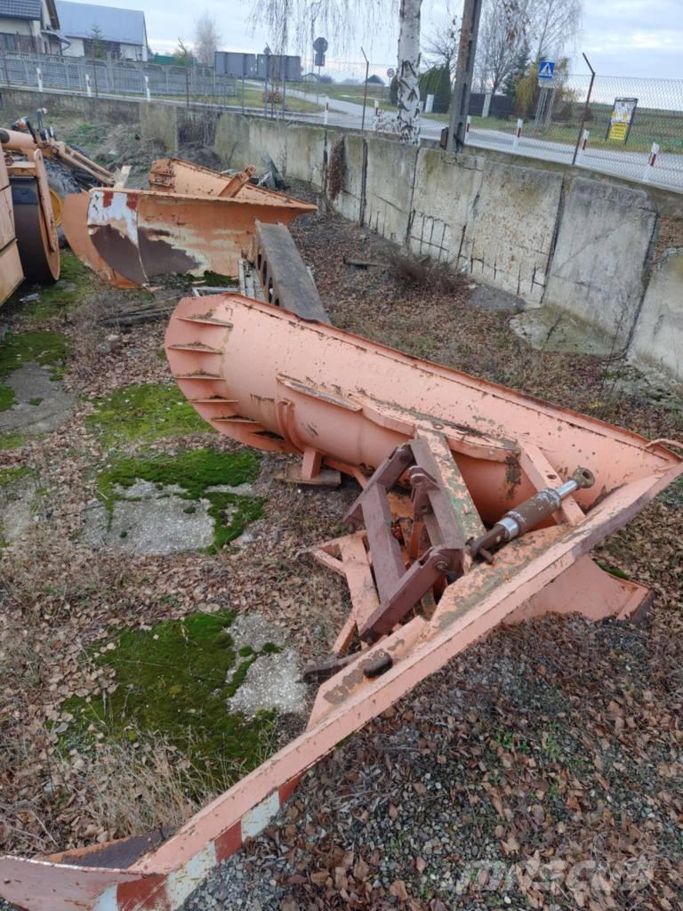 Unimog pług ciężki Hóeltakarítók