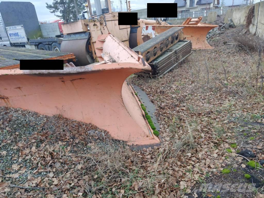 Unimog pług ciężki Hóeltakarítók