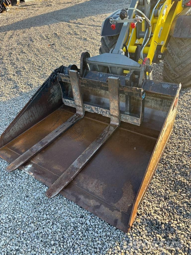 Wacker Neuson WL 28 Gumikerekes homlokrakodók