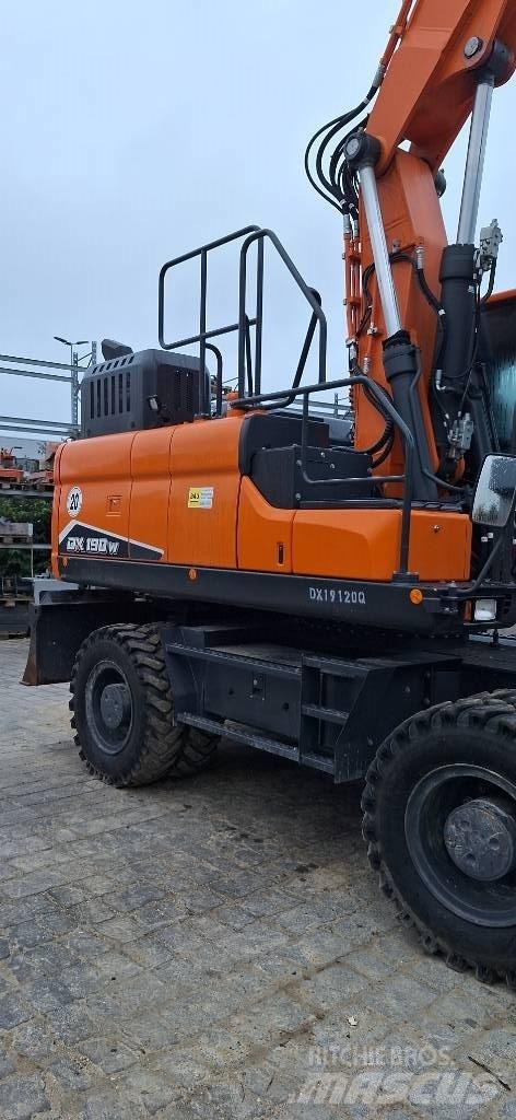 Doosan DX 190 W-7 Gumikerekes kotrók