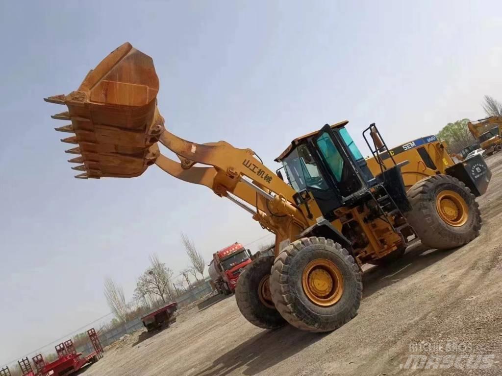 CAT 660D Gumikerekes homlokrakodók