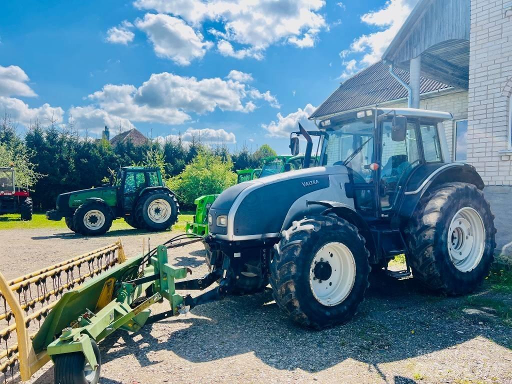 Valtra T 121 Traktorok
