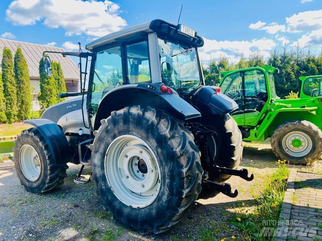 Valtra T 121 Traktorok