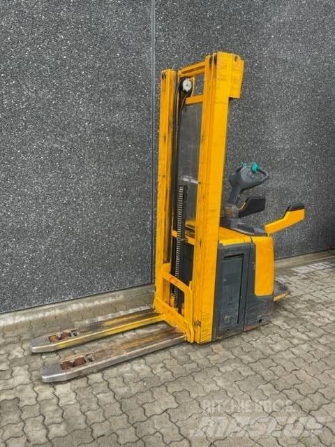 Jungheinrich ERC 216 Elektromos gyalogkíséretű targoncák