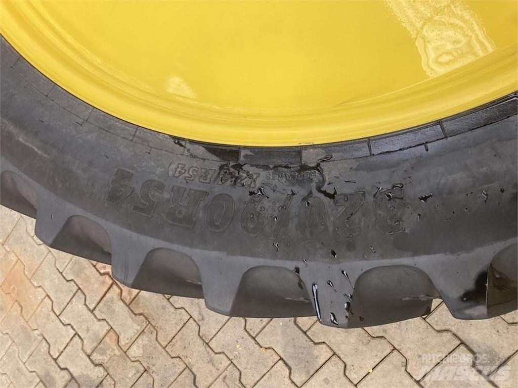 BKT 320/90R54 Gumiabroncsok, kerekek és felnik
