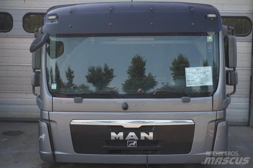 MAN F99L34 TGM Vezetőfülke és belső tartozékok
