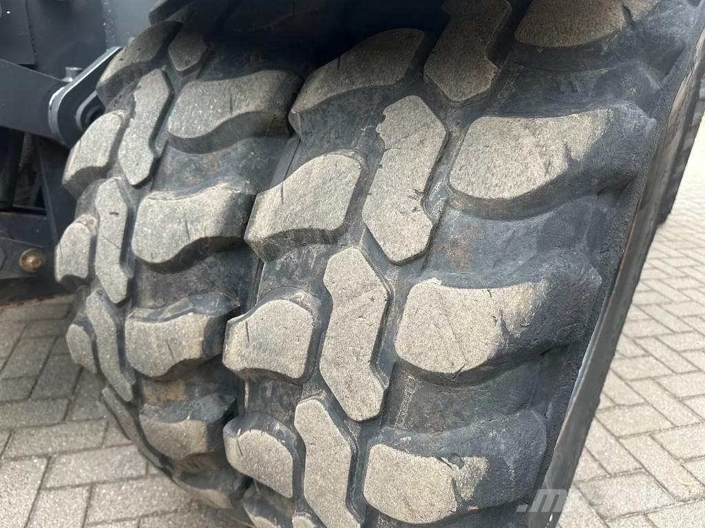 Doosan DX140W-5 Gumikerekes kotrók