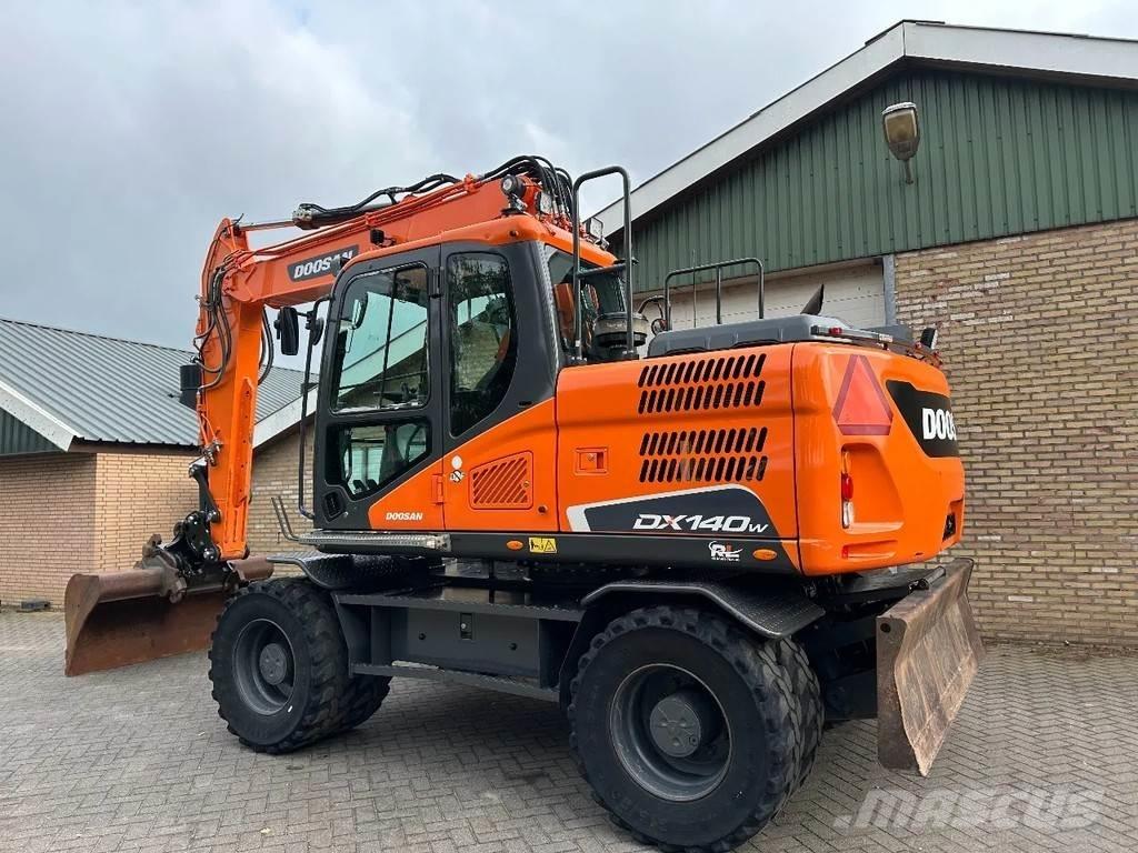 Doosan DX140W-5 Gumikerekes kotrók