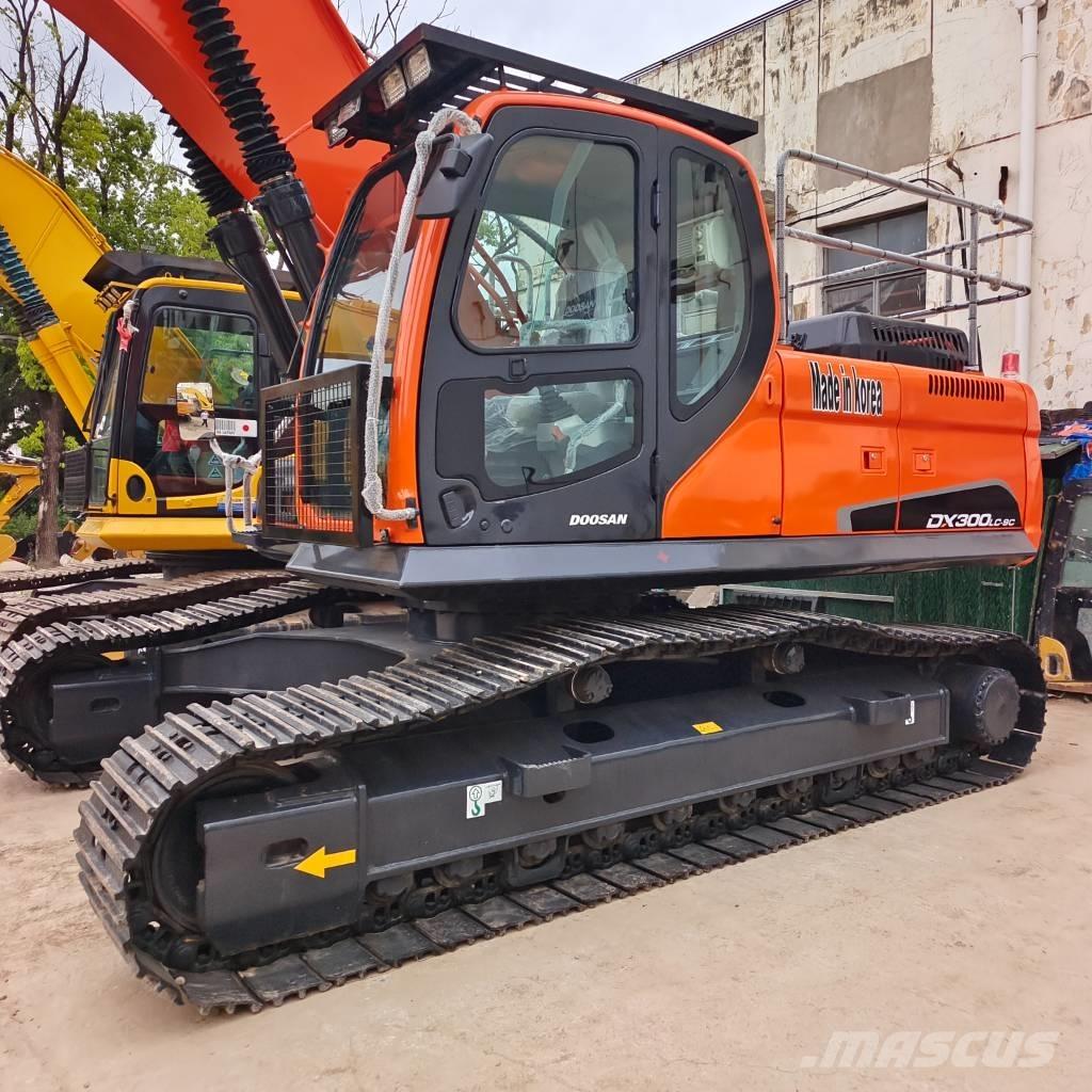 Doosan DX 300 Lánctalpas kotrók