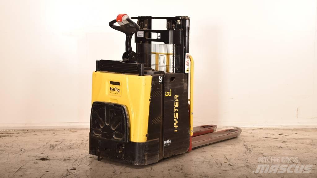 Hyster P2.0SD Vezetőállásos alacsony emelőkocsi