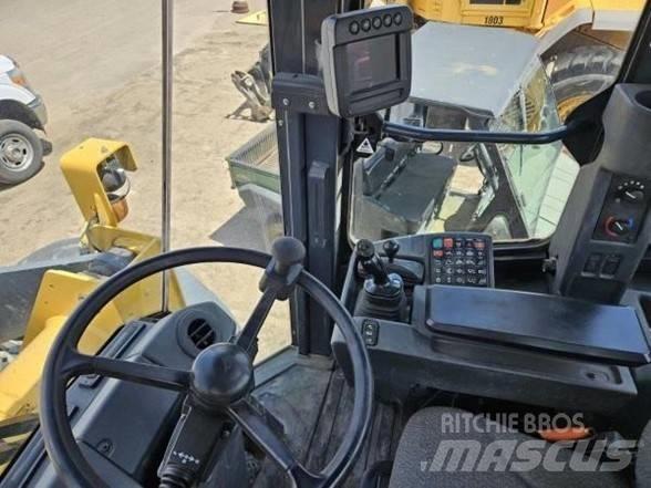 John Deere 544K Gumikerekes homlokrakodók