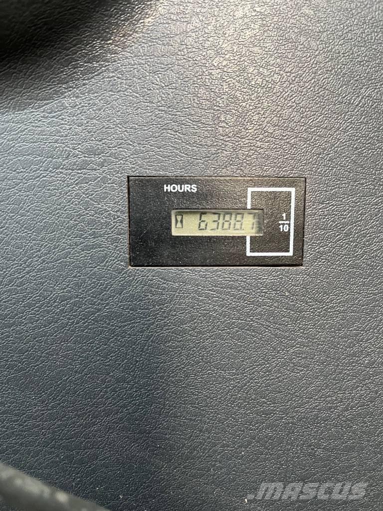 Hyundai HX 145 LCR Lánctalpas kotrók