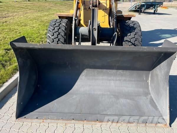 Volvo L 30 B Gumikerekes homlokrakodók