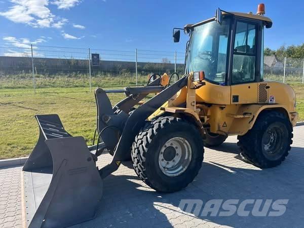 Volvo L 30 B Gumikerekes homlokrakodók