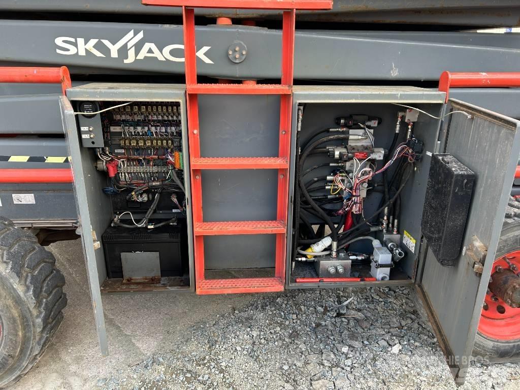 SkyJack SJ 8841 RT Ollós emelők