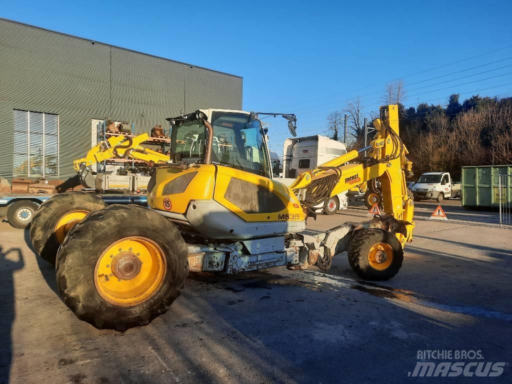 Menzi Muck M535 Gumikerekes kotrók