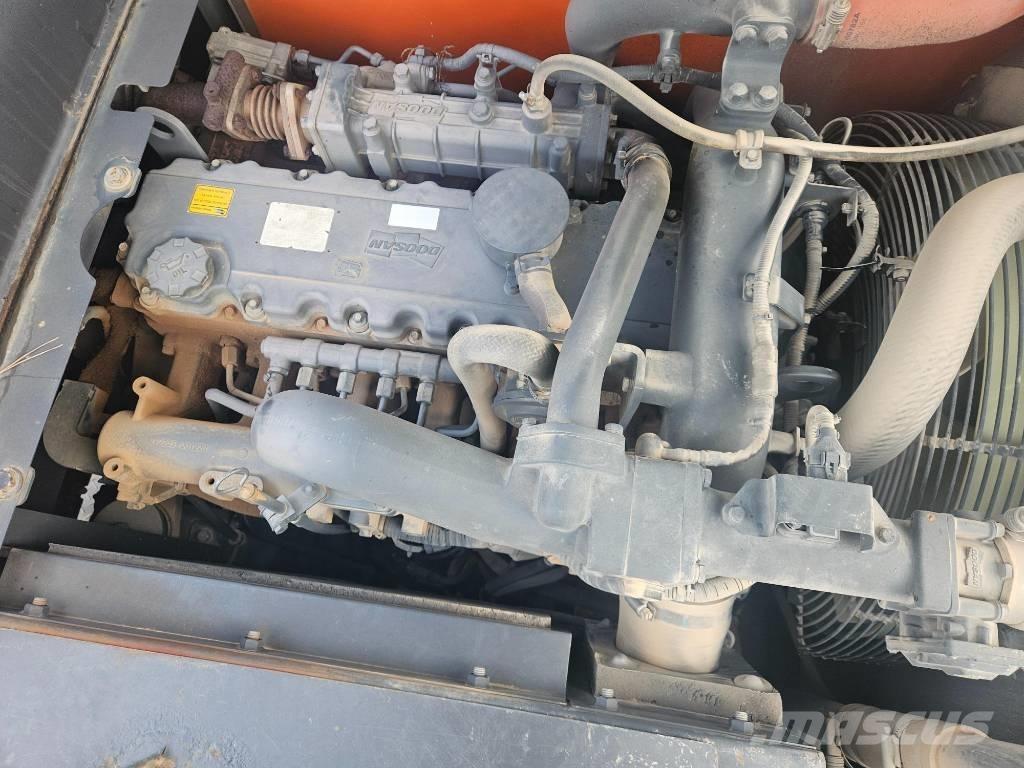 Doosan DX210WA Gumikerekes kotrók