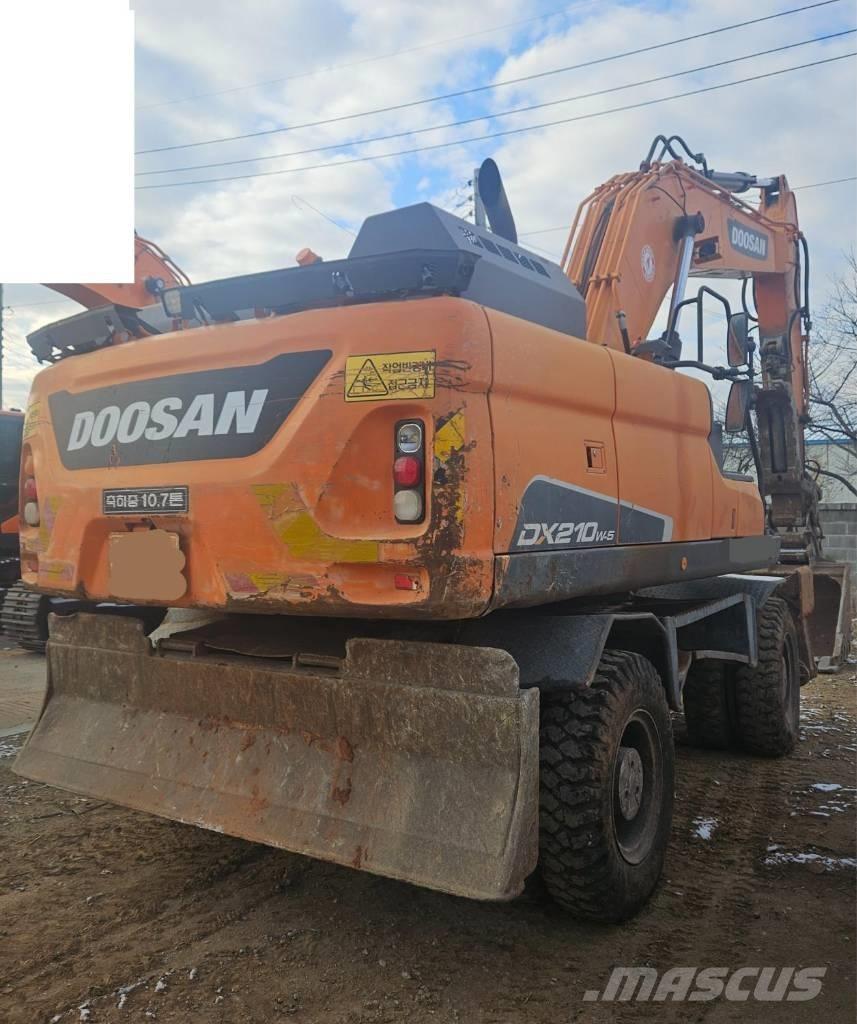 Doosan DX210WA Gumikerekes kotrók