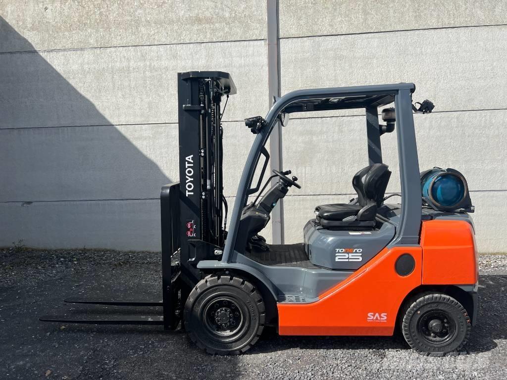 Toyota 02-8 FGF 25 Gázüzemű targoncák