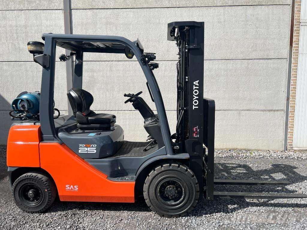 Toyota 02-8 FGF 25 Gázüzemű targoncák