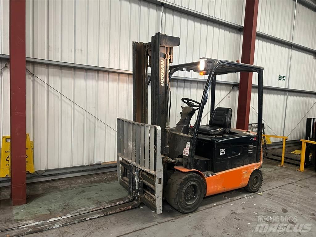 Doosan B25X-5 Elektromos targoncák