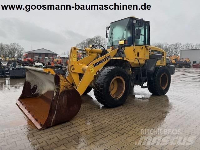 Komatsu WA 200 Gumikerekes homlokrakodók
