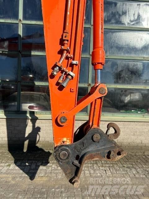 Hitachi ZX 160 W Gumikerekes kotrók