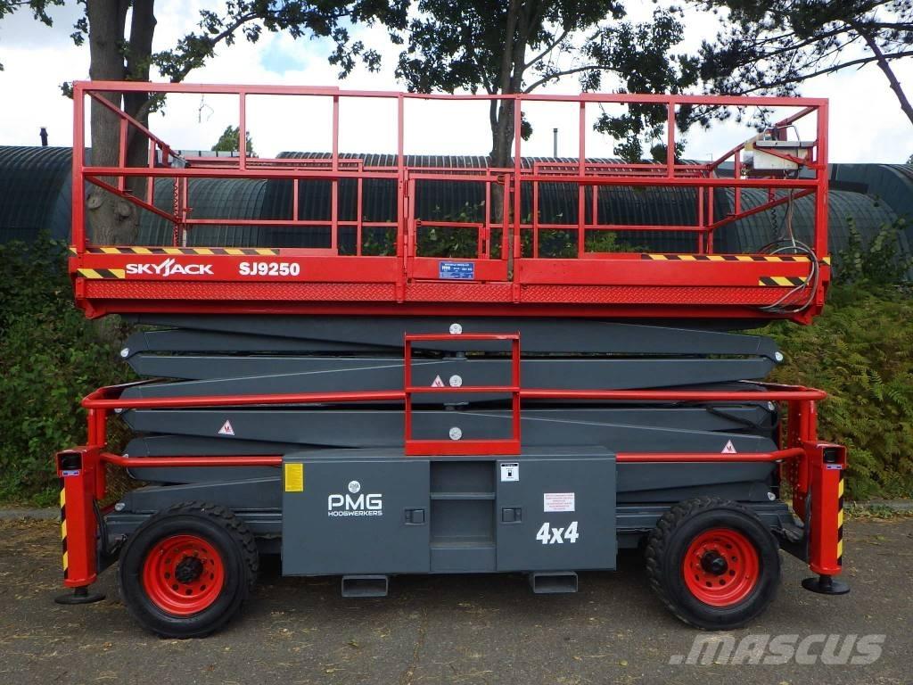 SkyJack SJ9250 Ollós emelők