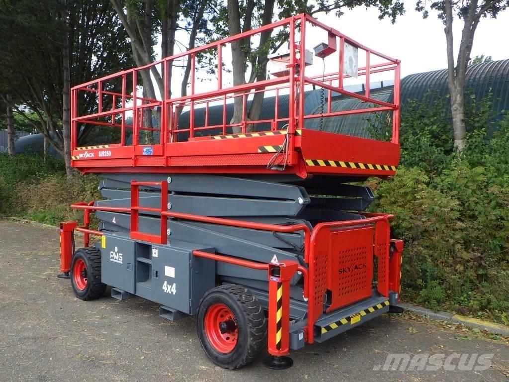 SkyJack SJ9250 Ollós emelők
