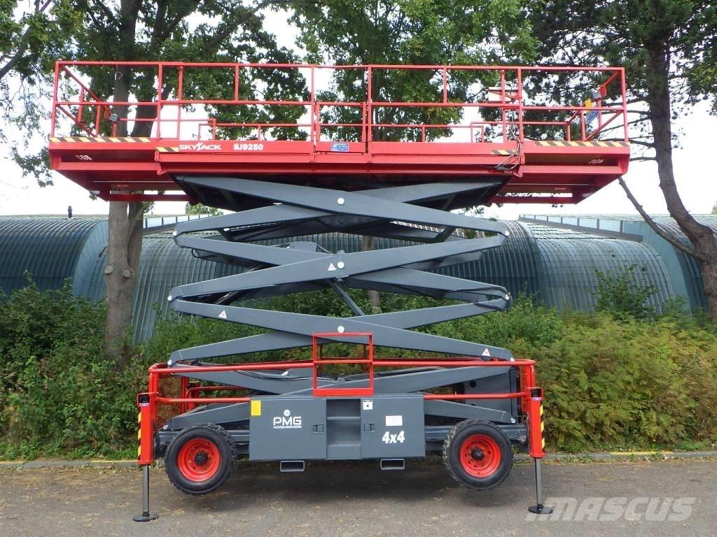 SkyJack SJ9250 Ollós emelők