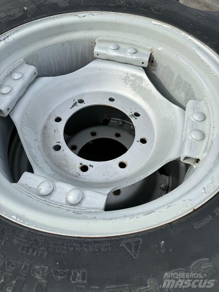 Goodyear 13.6R38 Gumiabroncsok, kerekek és felnik