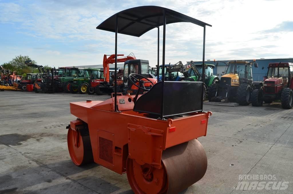 Bomag BW 90 Ikerdobos hengerek