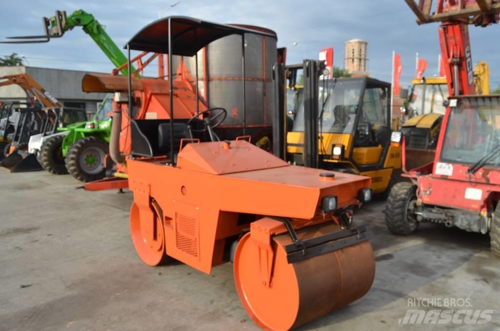 Bomag BW 90 Ikerdobos hengerek
