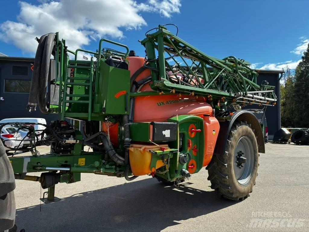 Amazone UX 4200 Vontatott trágyaszórók