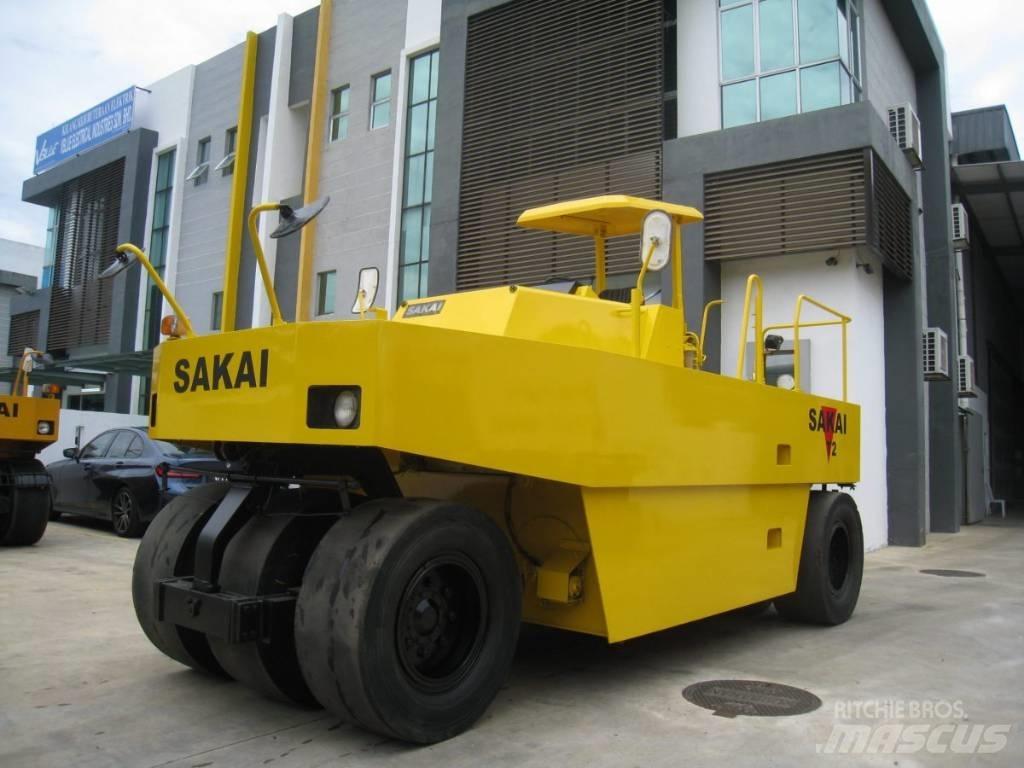 Sakai T2 Pneumatikus kerekes hengerek