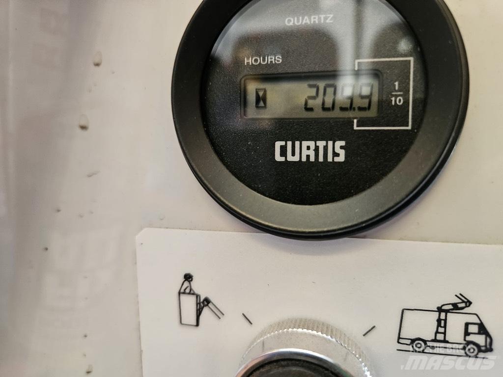 VERSALIFT VT 145 F Teherautóra szerelt emelők és állványok