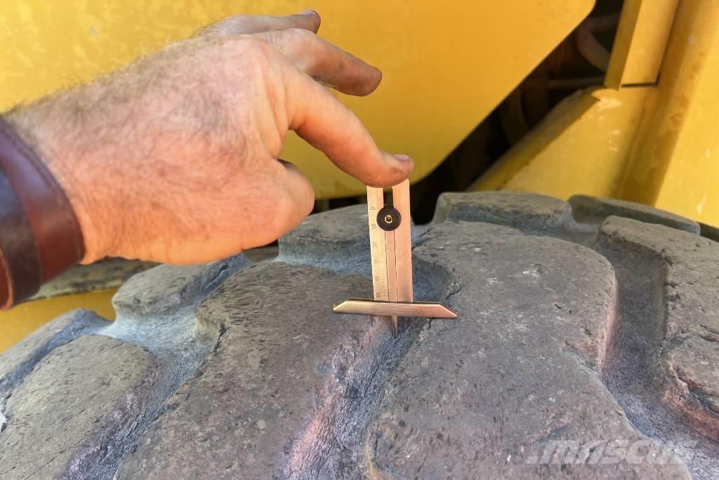 CAT 938 G Gumikerekes homlokrakodók