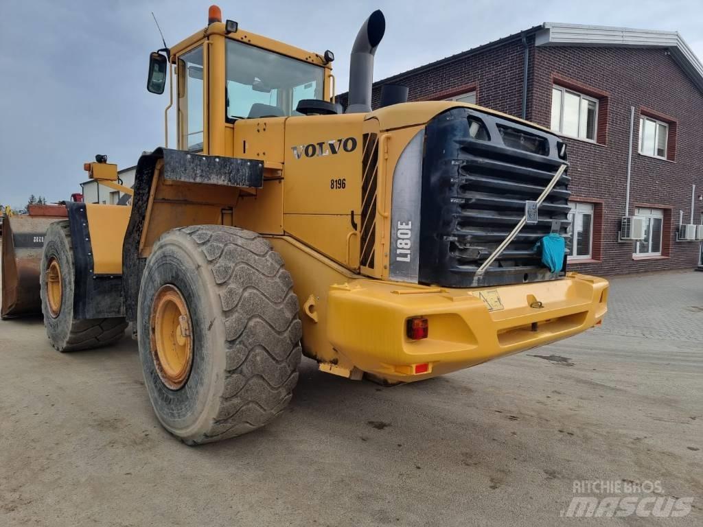 Volvo L 180 E Gumikerekes homlokrakodók