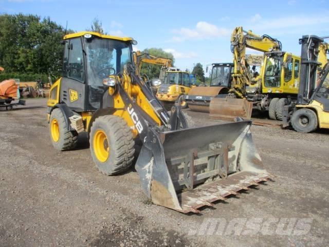 JCB 407 Gumikerekes homlokrakodók