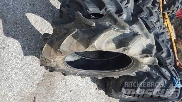  Pneus 9.5-24 Gumiabroncsok, kerekek és felnik